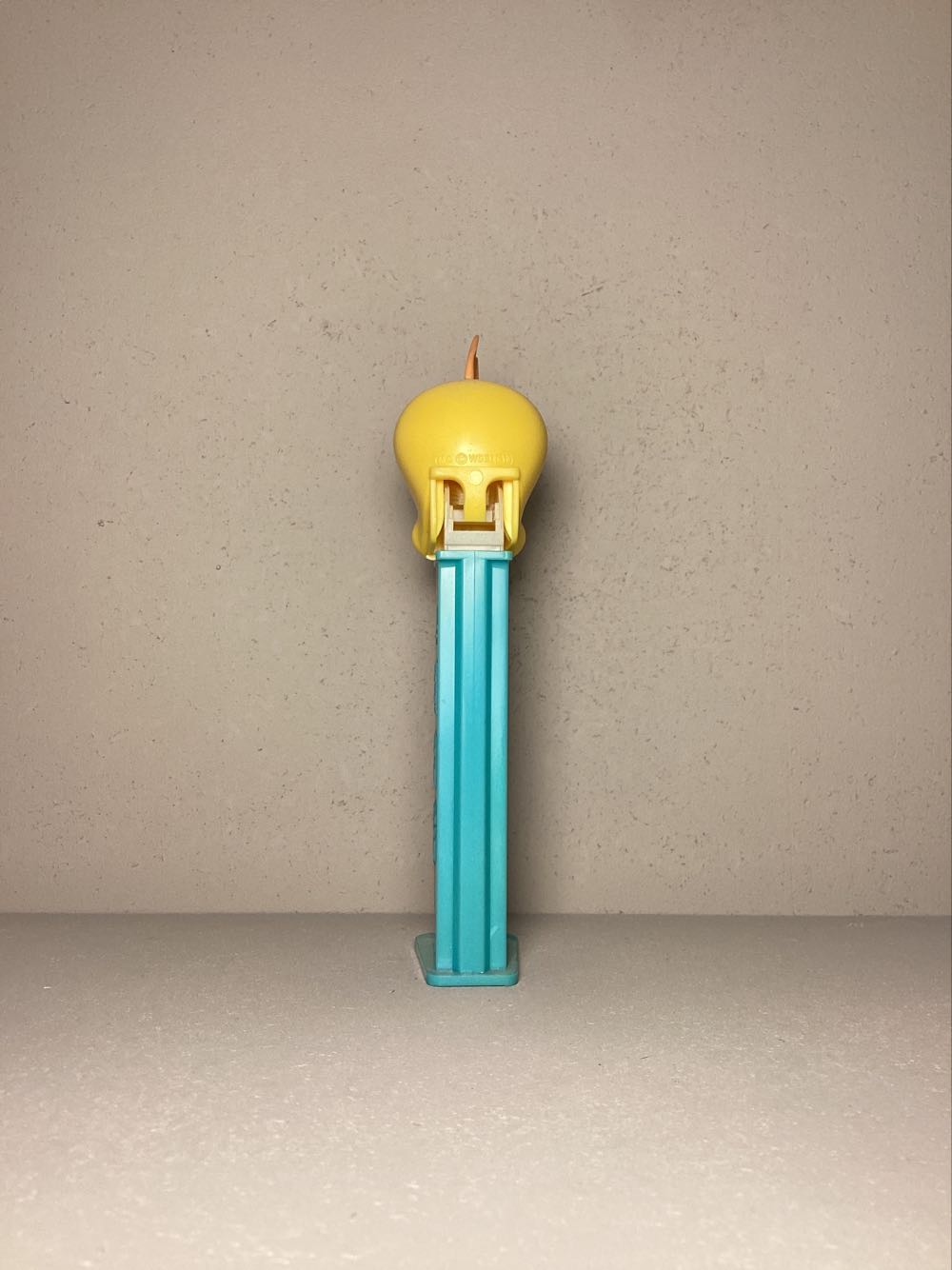 Looney Tunes-Tweety E - Looney Toons pez collectible - Main Image 3