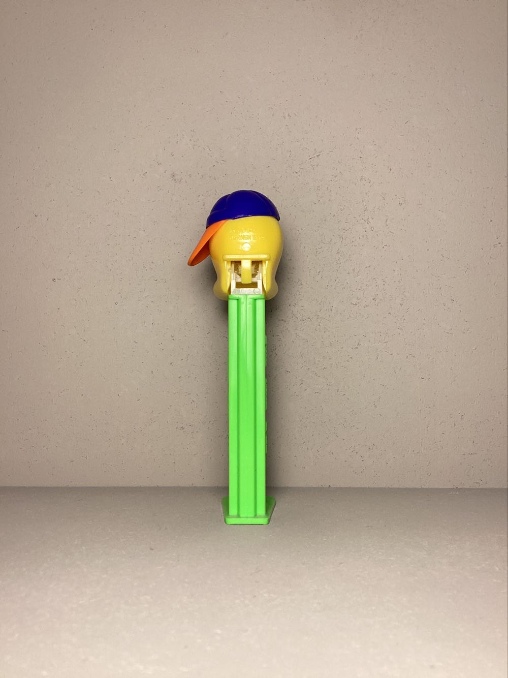 Looney Tunes-Charming Tweety with Baseball Cap - Cool Looney Toons pez collectible - Main Image 3