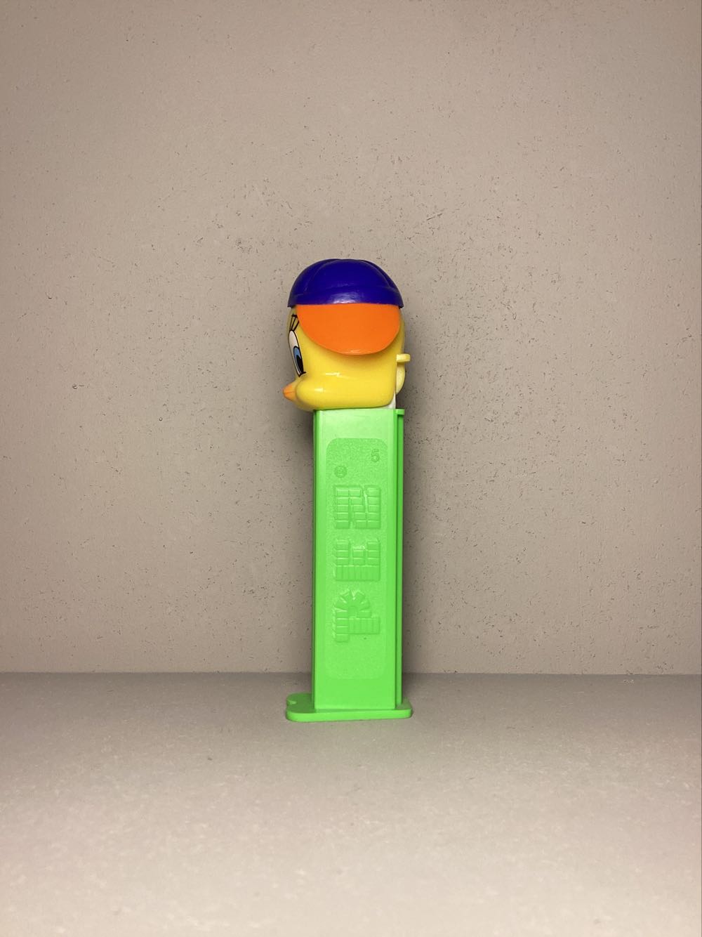 Looney Tunes-Charming Tweety with Baseball Cap - Cool Looney Toons pez collectible - Main Image 4