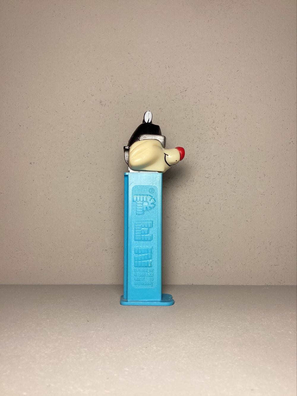 Looney Tunes-Jazzy Sylvester with Sunglasses - Cool Looney Toons pez collectible - Main Image 2