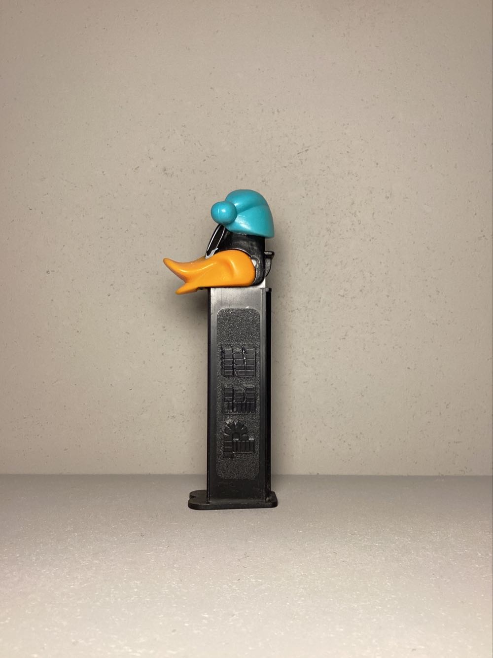 Looney Tunes-Sleepy Daffy with Nightcap - Cool Looney Toons pez collectible - Main Image 4