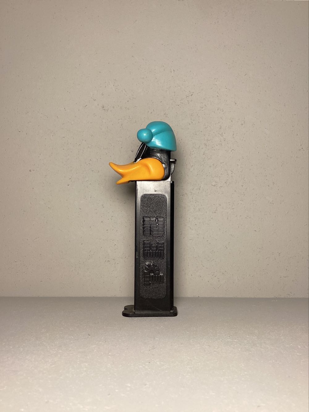 Looney Tunes-Sleepy Daffy with Nightcap - Cool Looney Toons pez collectible - Main Image 4