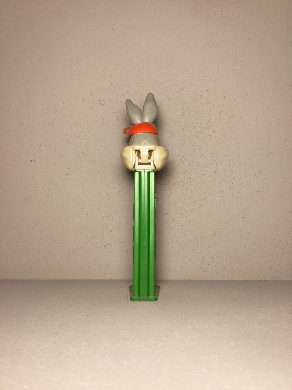 Looney Tunes-Bugs Bunny (2004) - Looney Tunes - Back In Action pez collectible - Main Image 3