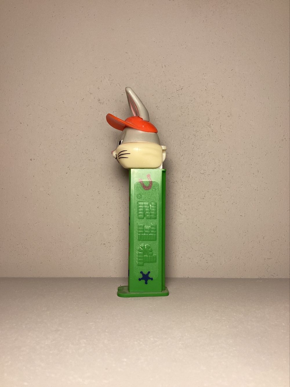 Looney Tunes-Bugs Bunny (2004) - Looney Tunes - Back In Action pez collectible - Main Image 4