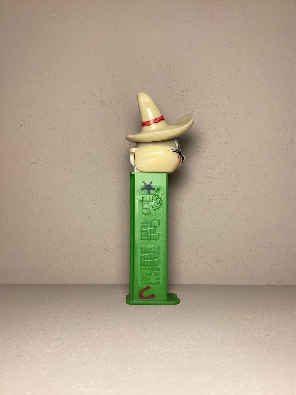 Looney Tunes-Bugs Bunny (2004) - Looney Tunes - Back In Action pez collectible - Main Image 2