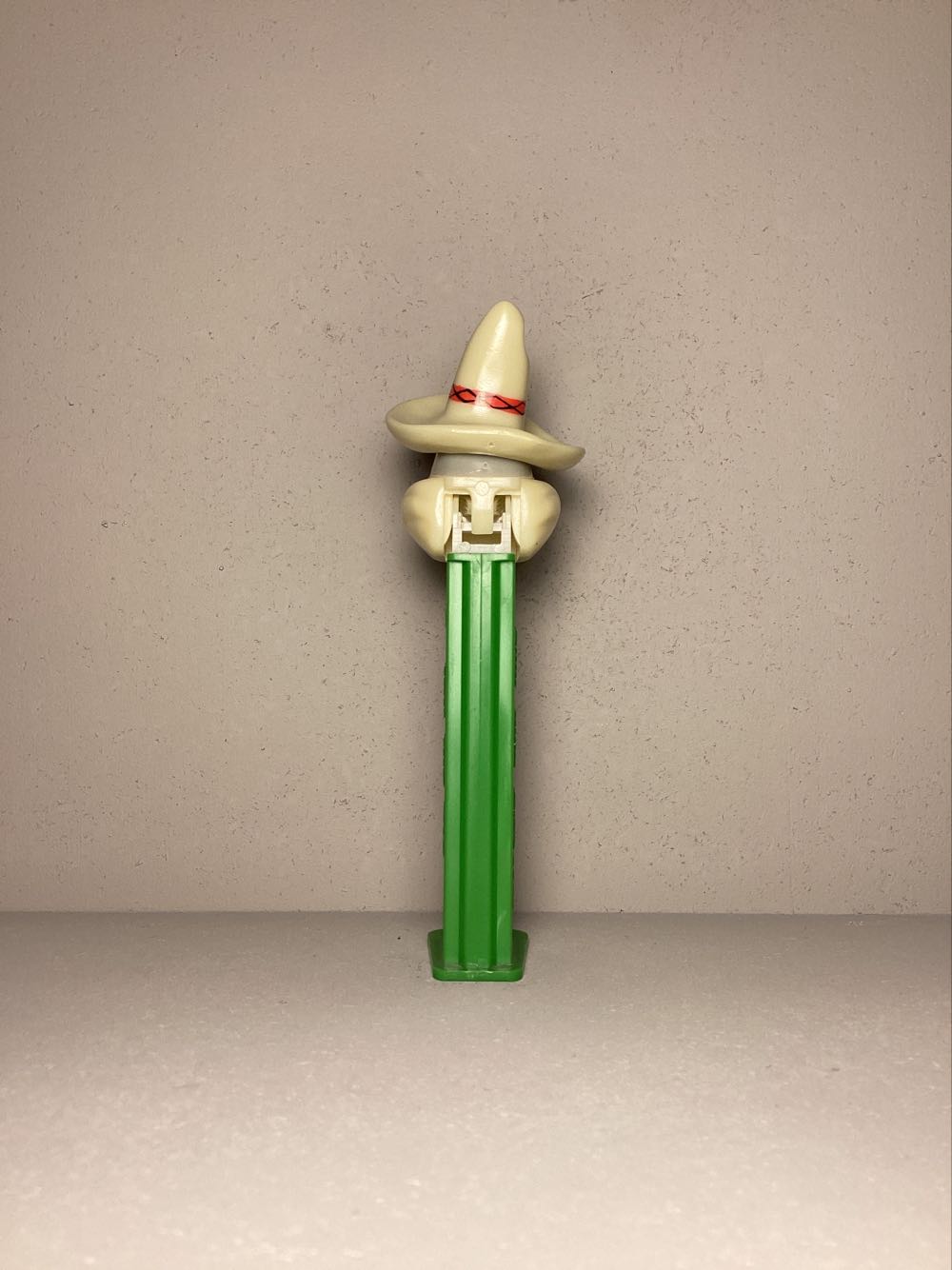 Looney Tunes-Bugs Bunny (2004) - Looney Tunes - Back In Action pez collectible - Main Image 3