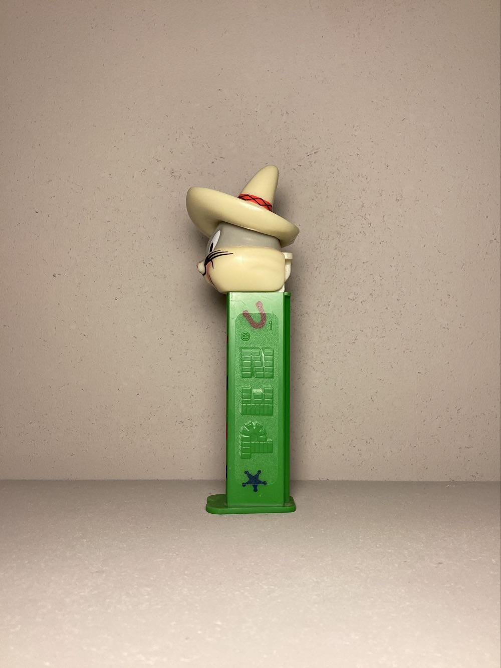 Looney Tunes-Bugs Bunny (2004) - Looney Tunes - Back In Action pez collectible - Main Image 4