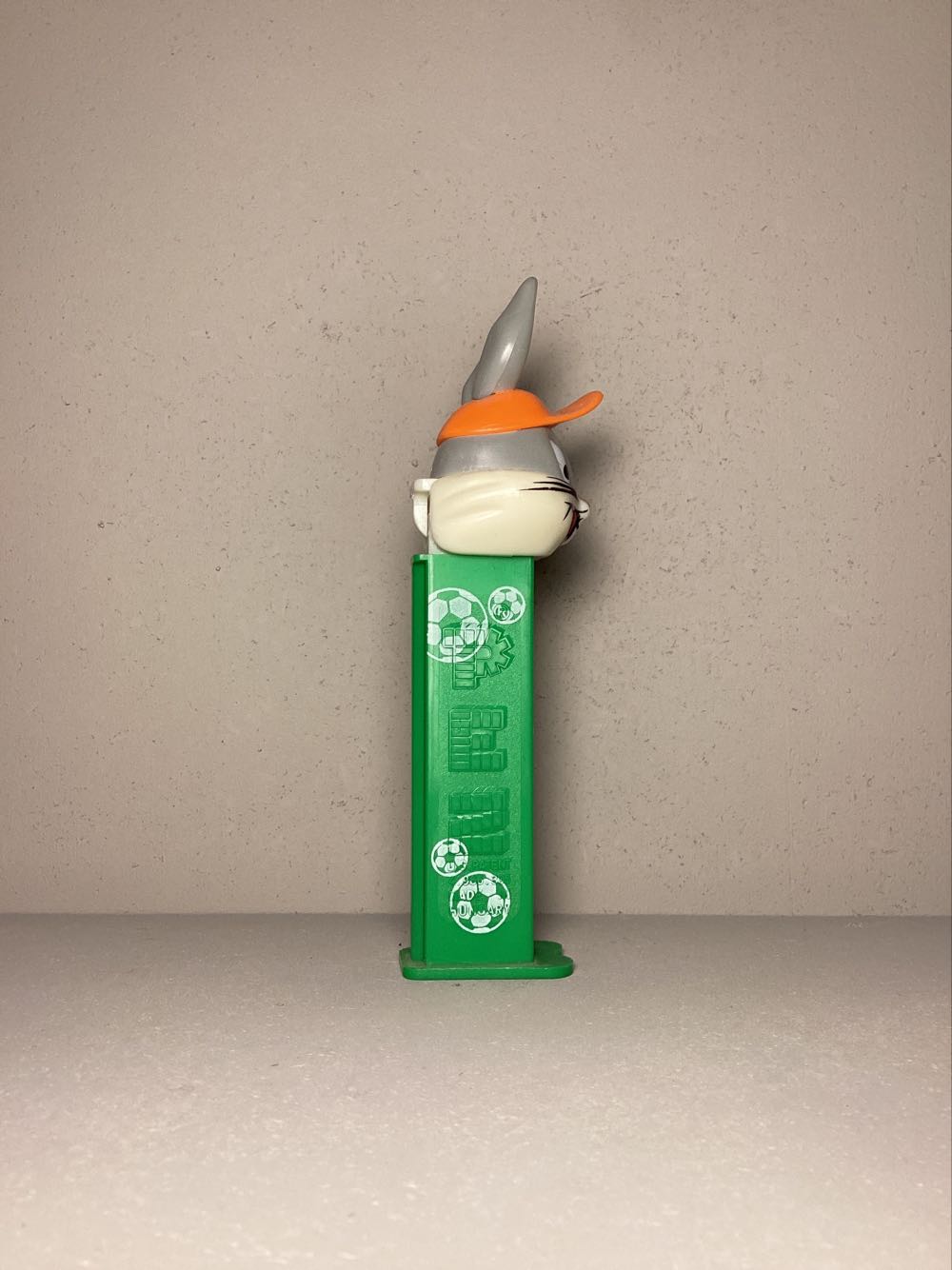 Looney Tunes-Bugs Bunny with Cap - Looney Tunes European Football pez collectible - Main Image 2
