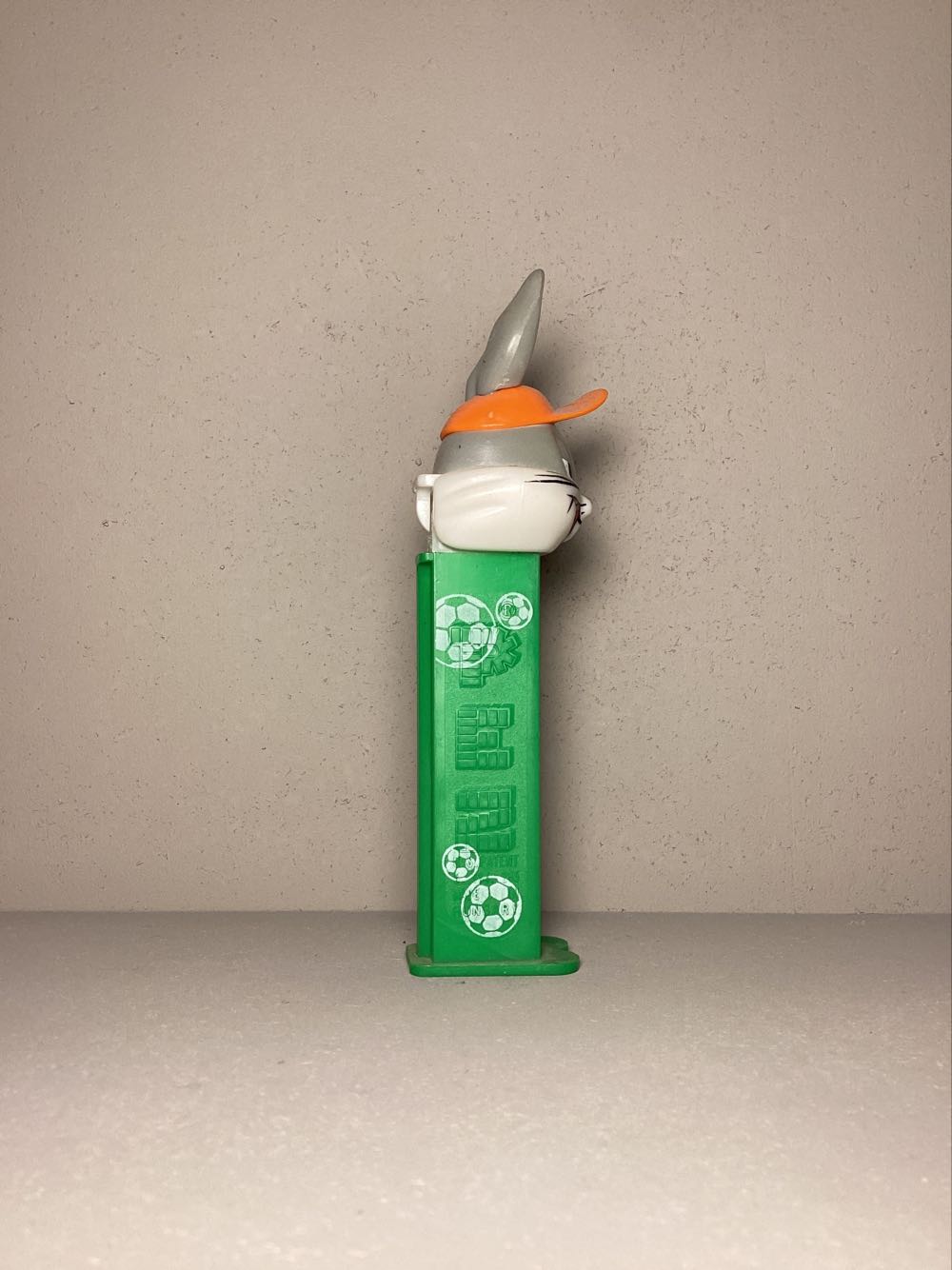 Looney Tunes-Bugs Bunny with Cap - Looney Tunes European Football pez collectible - Main Image 2