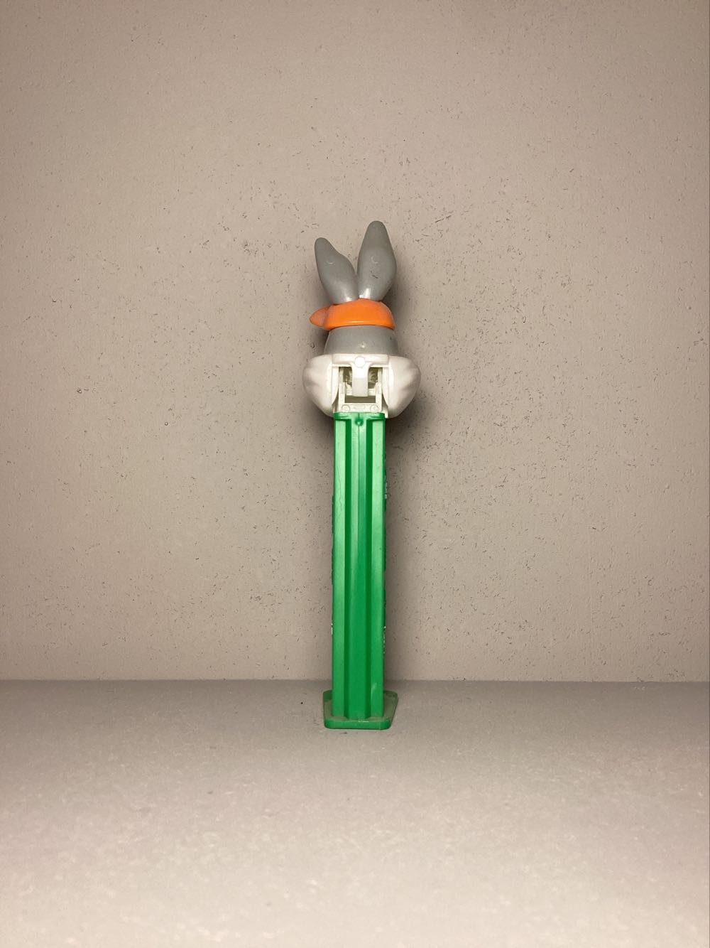Looney Tunes-Bugs Bunny with Cap - Looney Tunes European Football pez collectible - Main Image 3