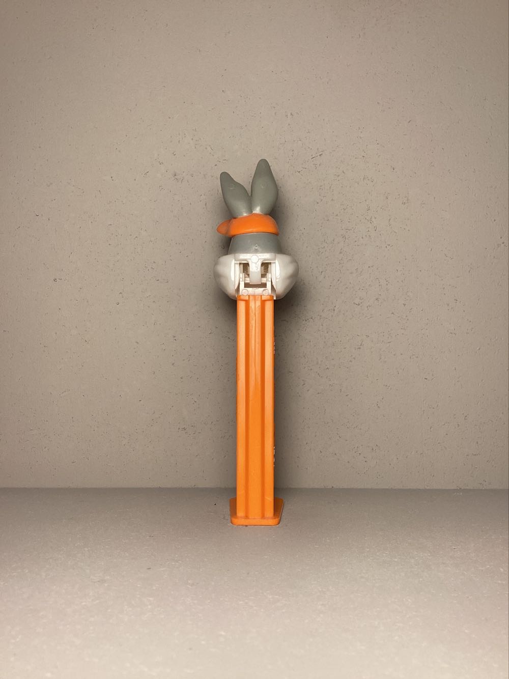 Looney Tunes-Bugs Bunny with Cap - Looney Tunes European Football pez collectible - Main Image 3