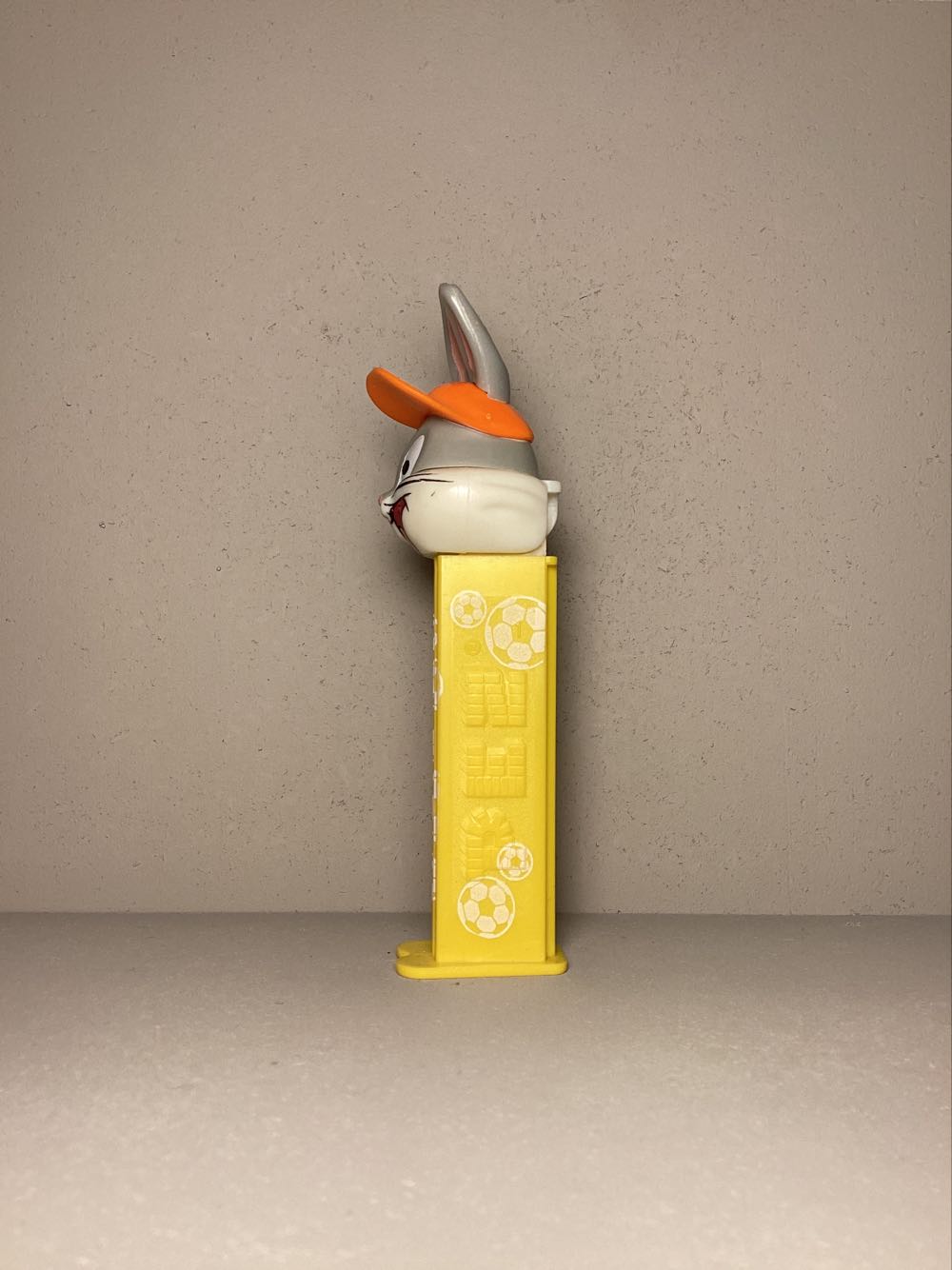 Looney Tunes-Bugs Bunny with Cap - Looney Tunes European Football pez collectible - Main Image 4