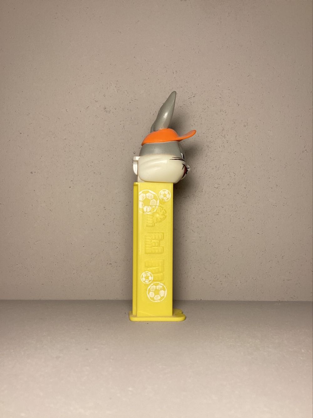 Looney Tunes-Bugs Bunny with Cap - Looney Tunes European Football pez collectible - Main Image 2