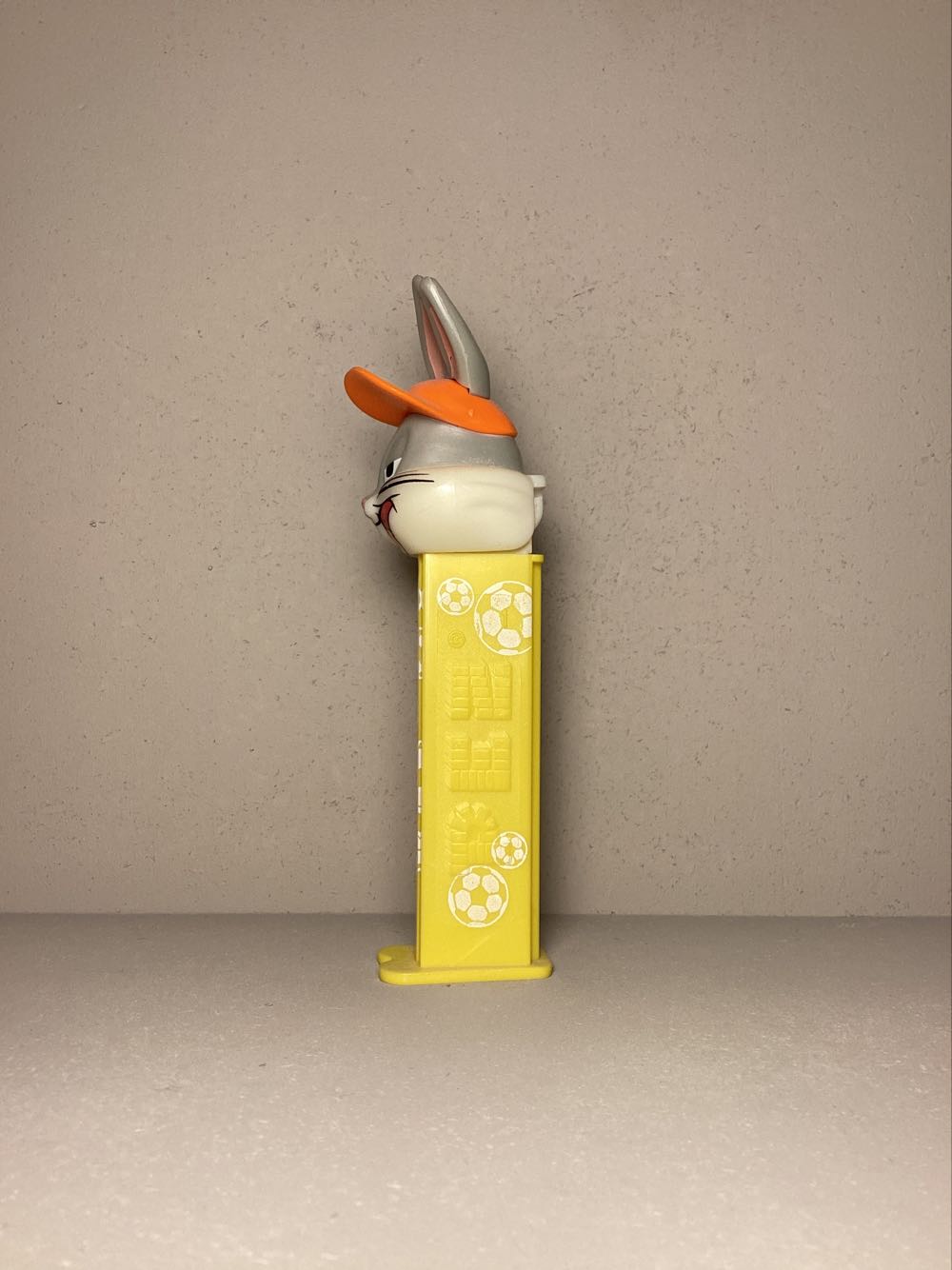Looney Tunes-Bugs Bunny with Cap - Looney Tunes European Football pez collectible - Main Image 4