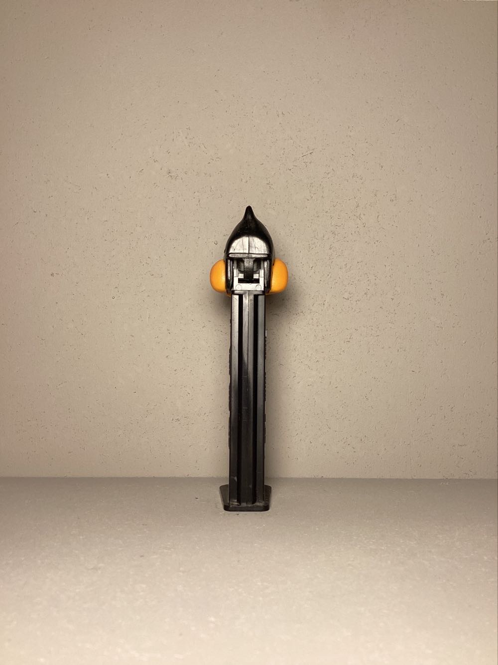 Looney Tunes-Daffy Duck (2006) - Looney Tunes European Football pez collectible - Main Image 3