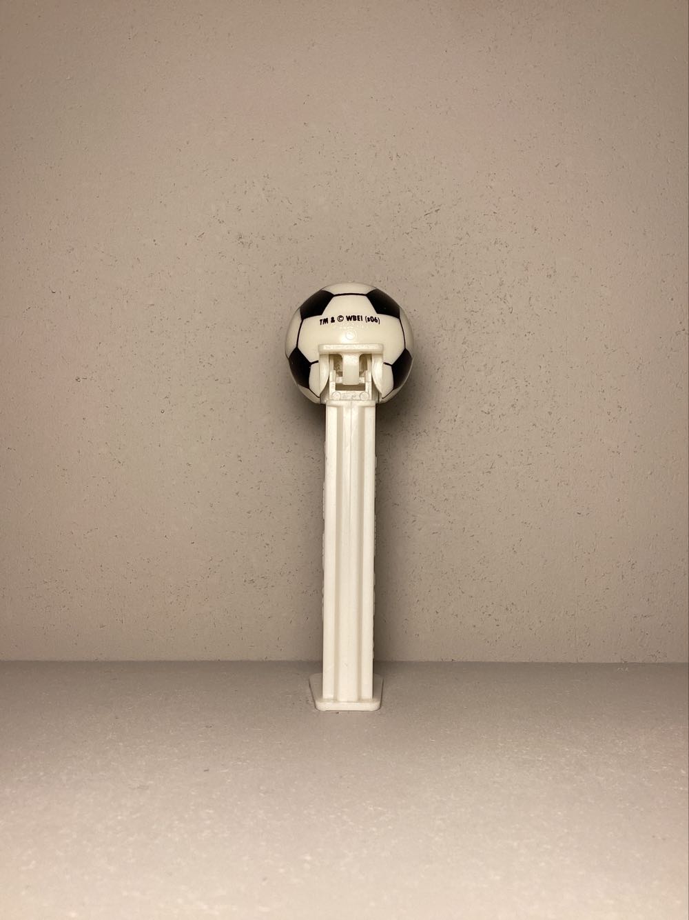 Looney Tunes “Football” (Soccer Ball) Bugs Bunny (2006) - Looney Tunes European Football pez collectible - Main Image 3