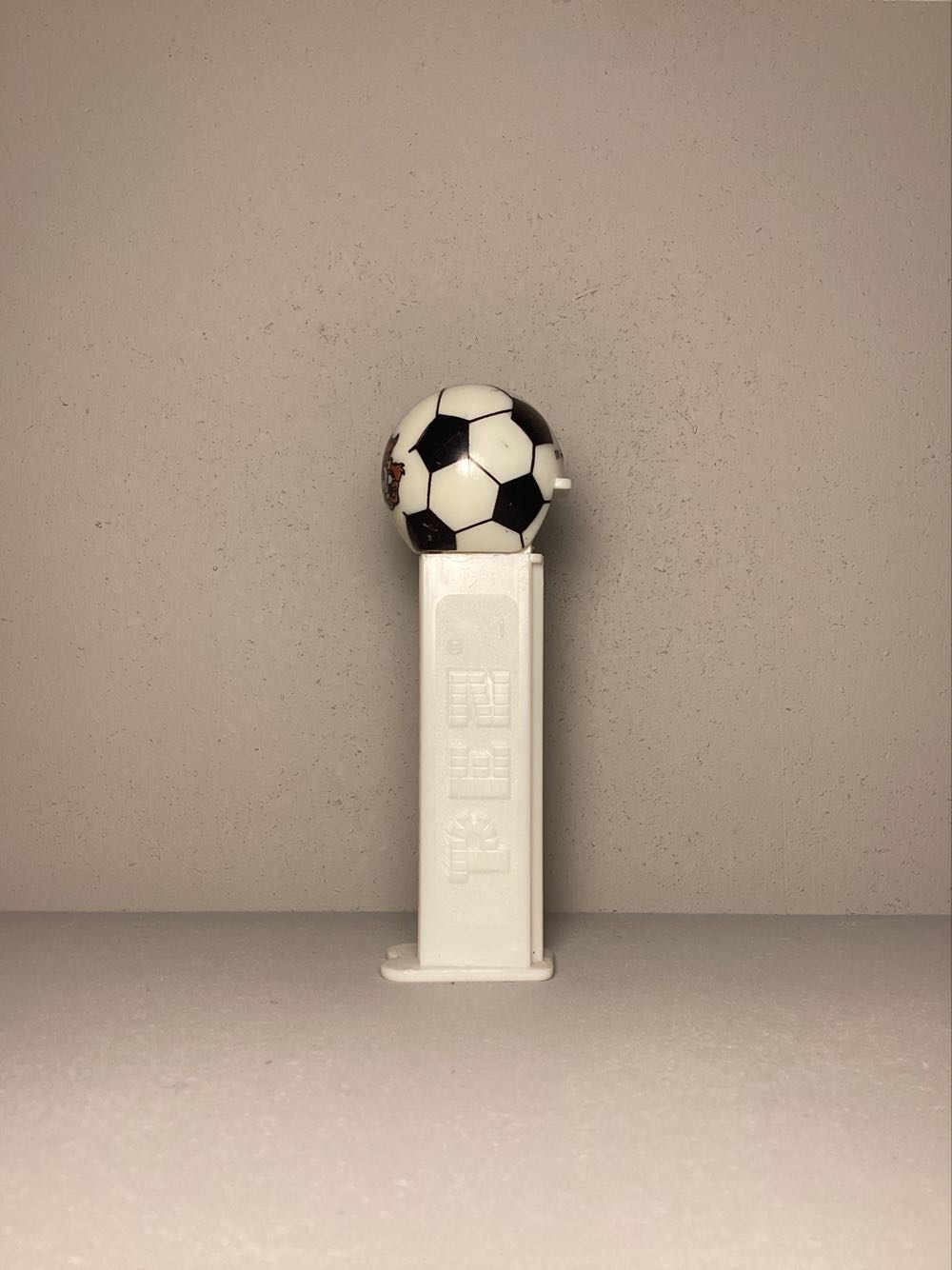 Looney Tunes “Football” (Soccer Ball) Taz (2006) - Looney Tunes European Football pez collectible - Main Image 4