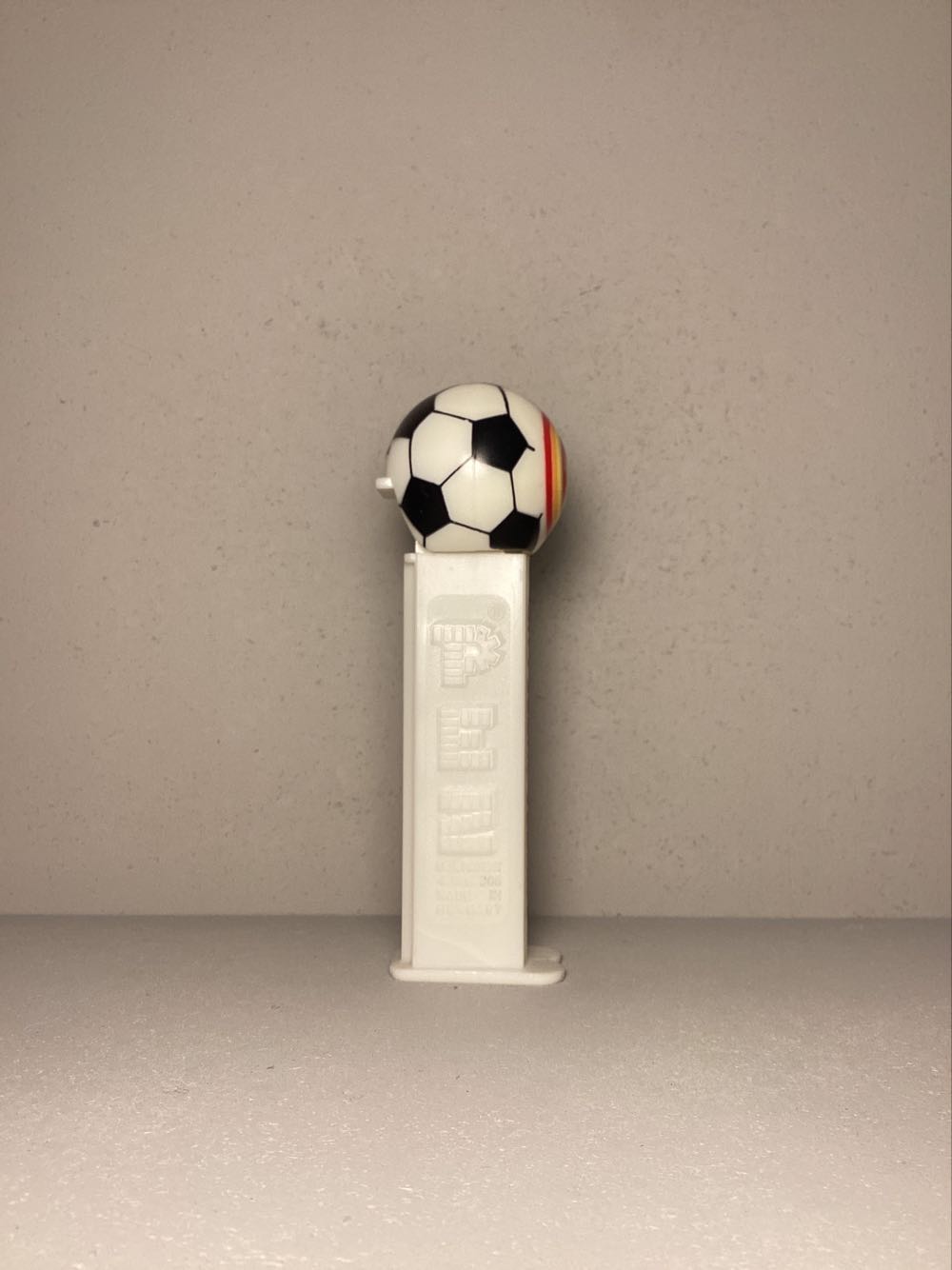 Looney Tunes “Football” (Soccer Ball) Tweety (2006) - Looney Tunes European Football pez collectible - Main Image 2