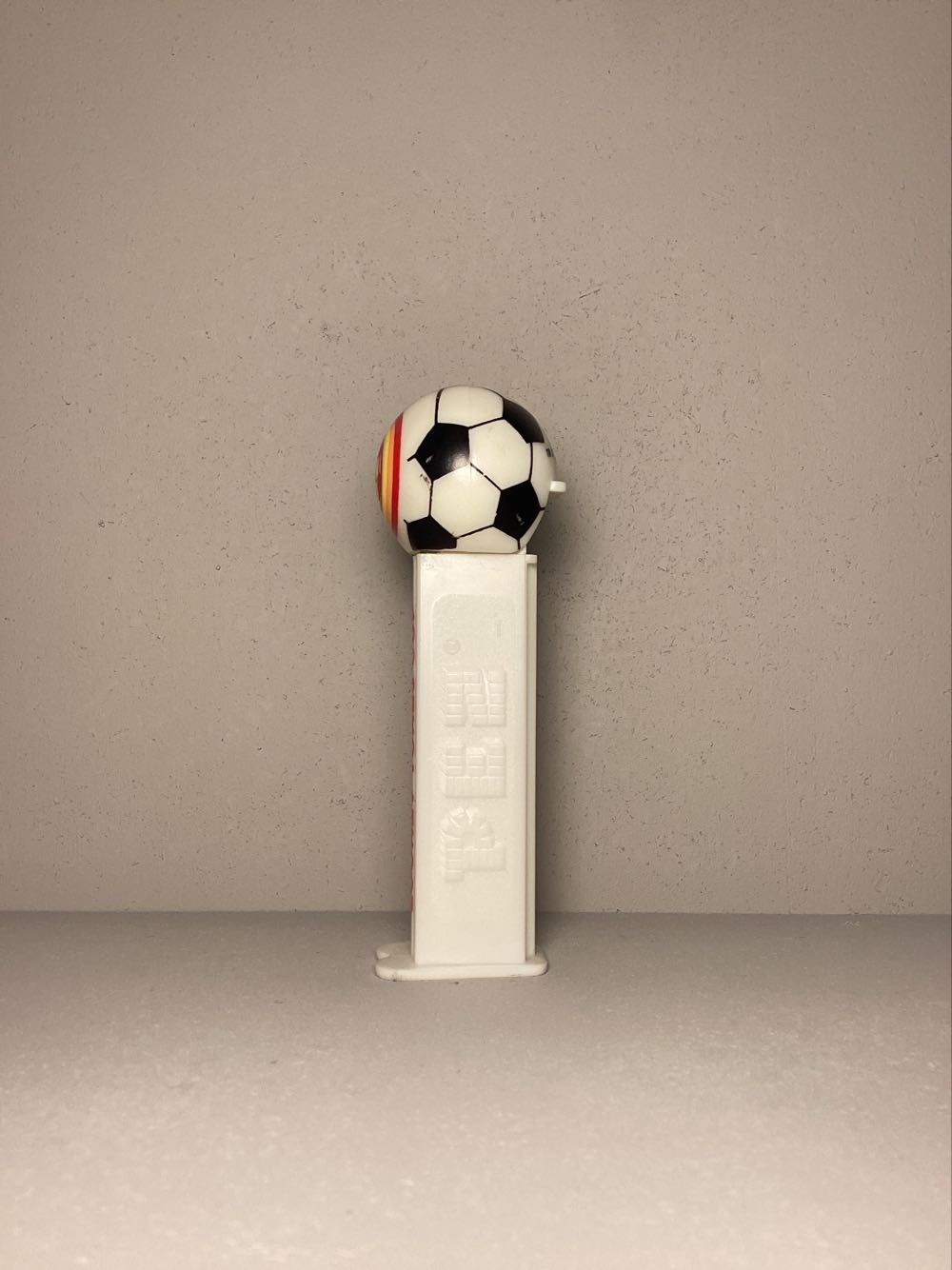 Looney Tunes “Football” (Soccer Ball) Tweety (2006) - Looney Tunes European Football pez collectible - Main Image 4