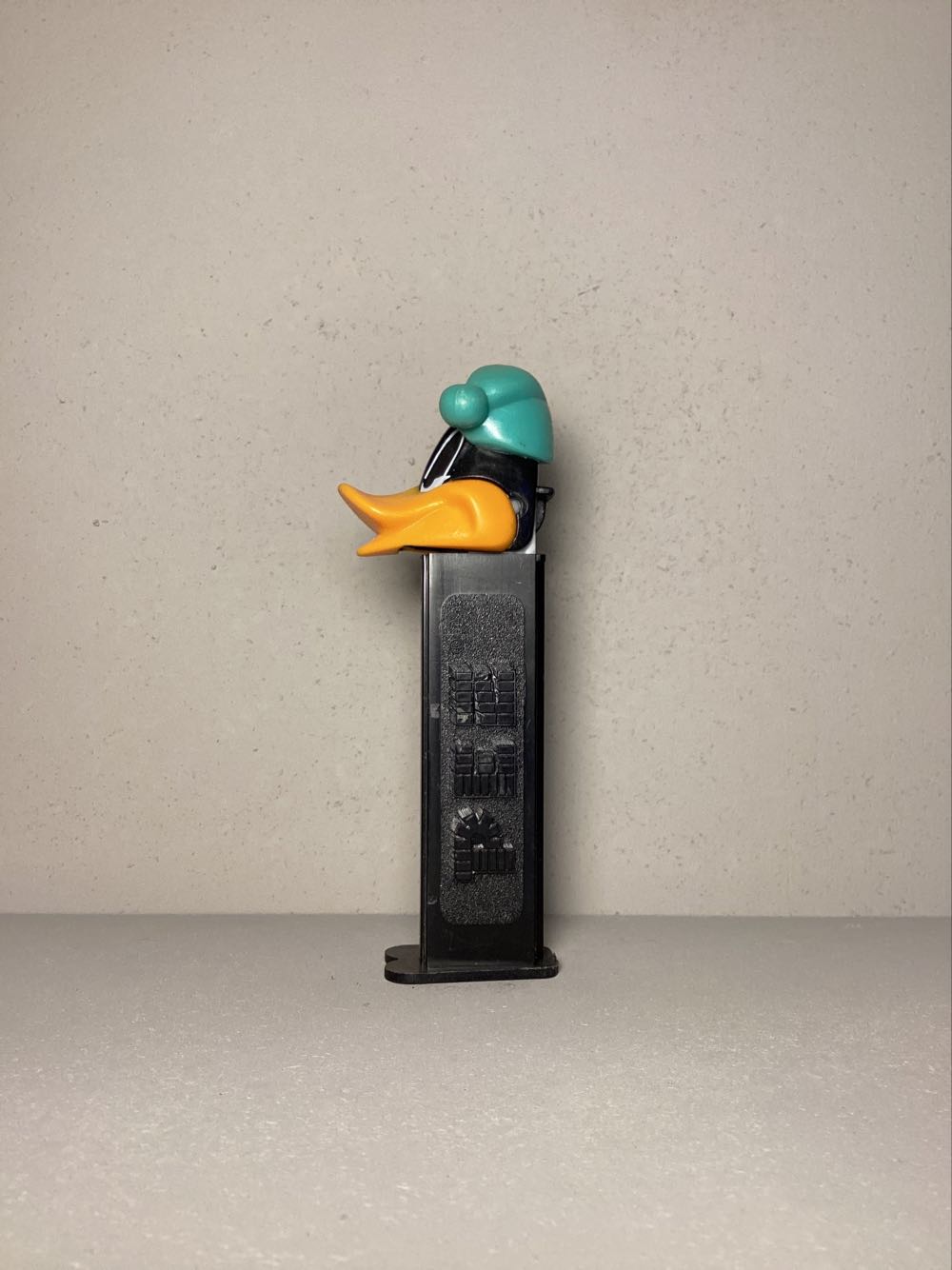 Cool-Looney Tunes - Sleepy Daffy With Night Cap - Cool Looney Toons pez collectible - Main Image 4