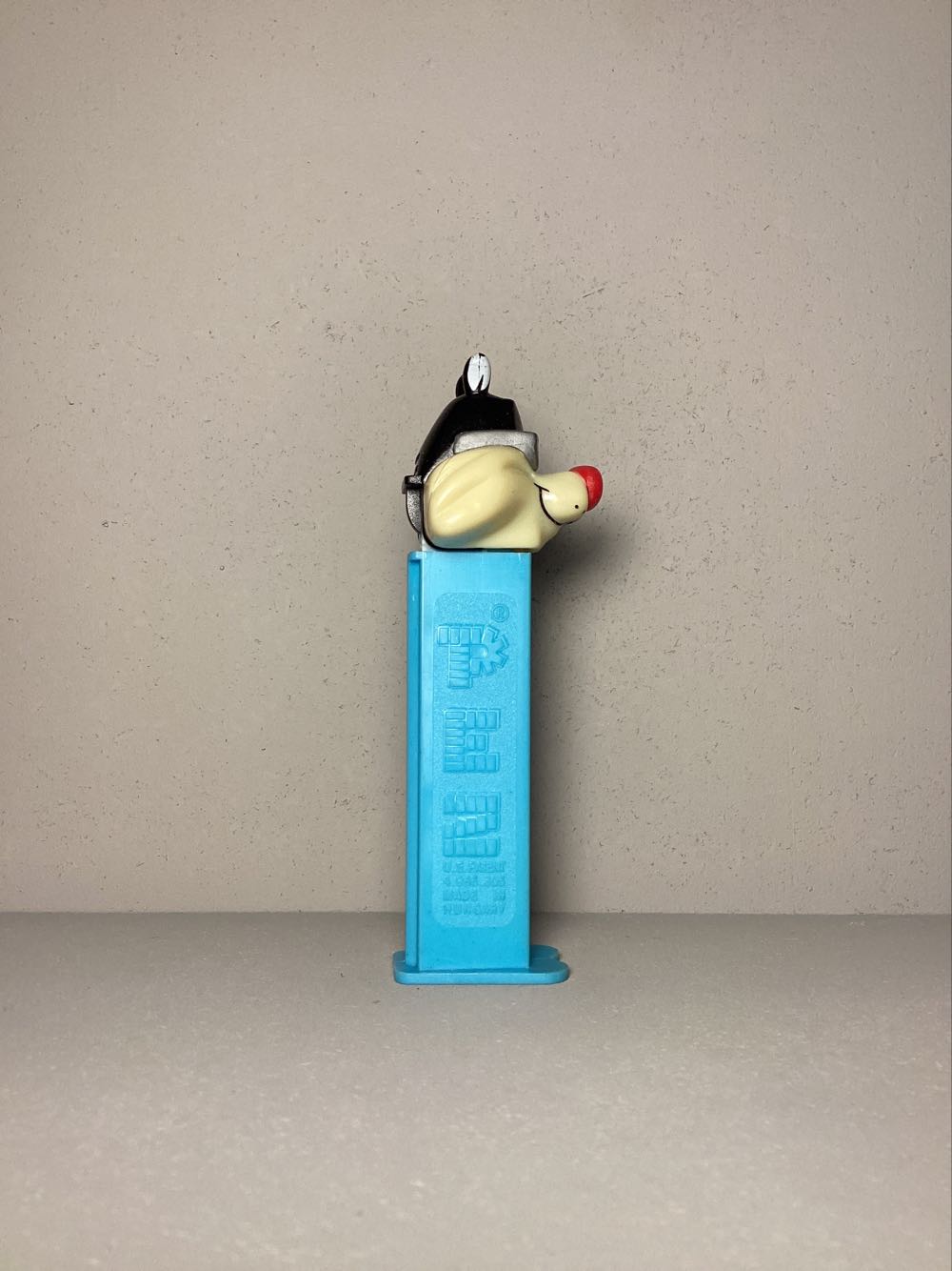 Cool-Looney Tunes-Jazzy Sylvester with Sunglasses - Cool Looney Toons pez collectible - Main Image 2
