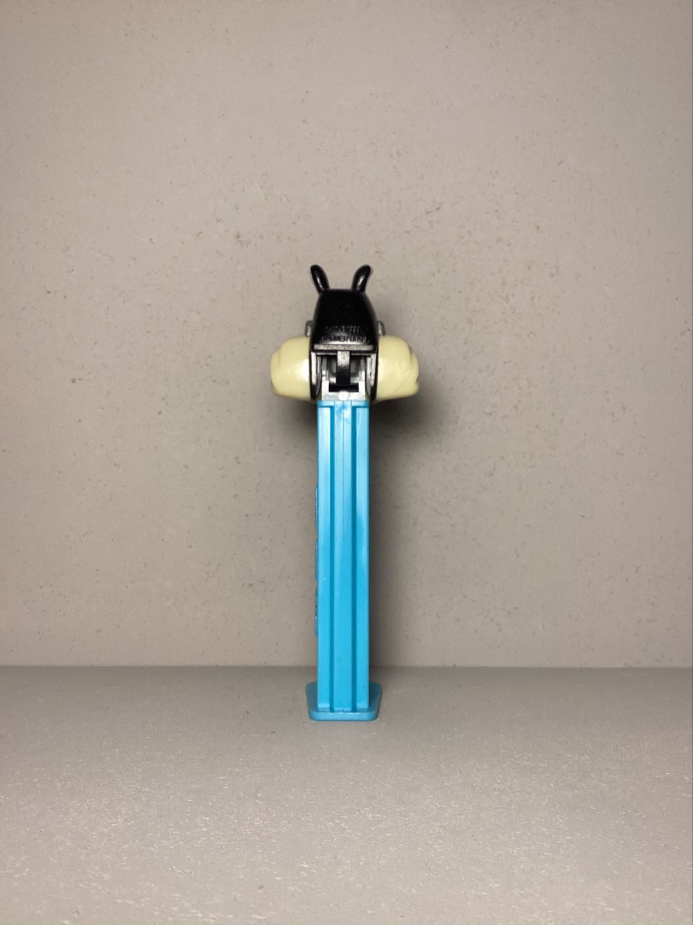 Cool-Looney Tunes-Jazzy Sylvester with Sunglasses - Cool Looney Toons pez collectible - Main Image 3