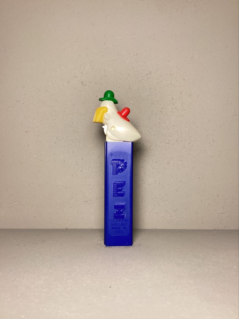 Circus- Clown with Chin, Long Face - Circus pez collectible - Main Image 2