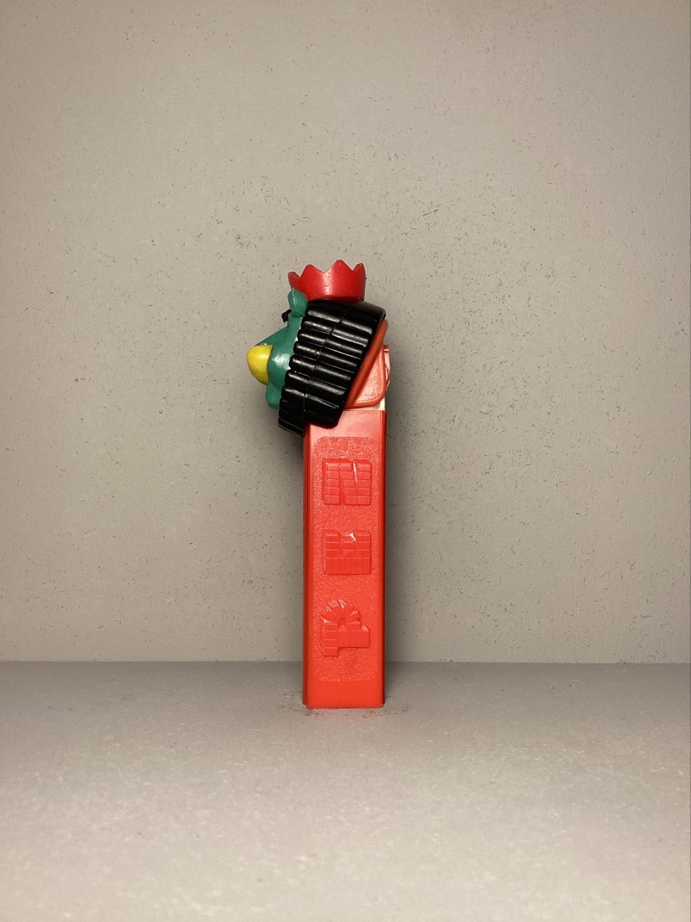 Circus- Lion with Crown (Roar the Lion) - Circus pez collectible - Main Image 4