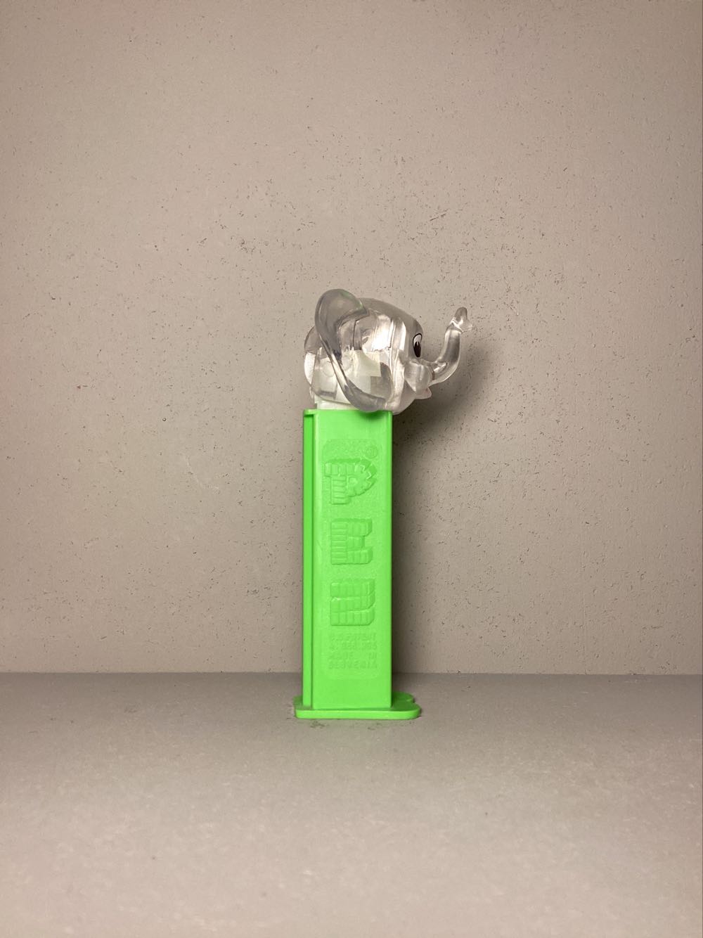 Kooky Zoo - Elephant  - Kooky Zoo pez collectible - Main Image 2