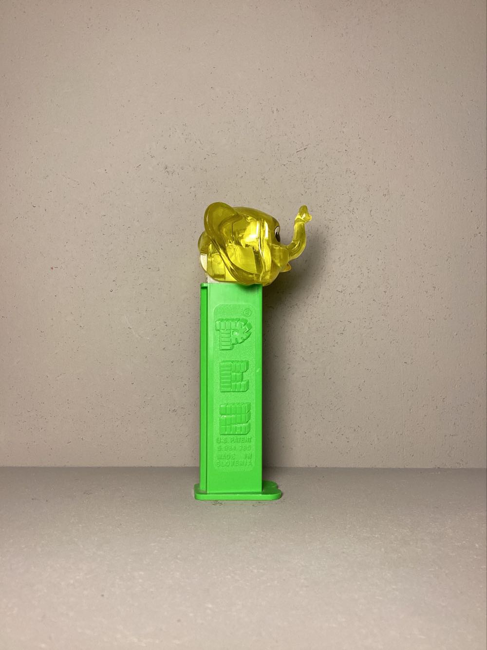 Kooky Zoo - Elephant  - Kooky Zoo pez collectible - Main Image 2