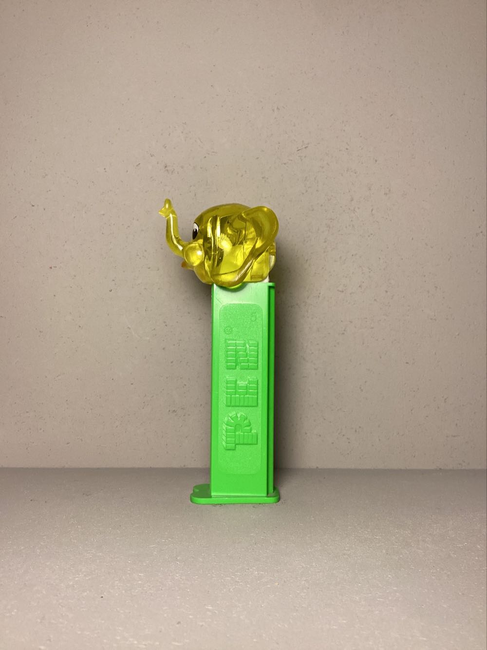 Kooky Zoo - Elephant  - Kooky Zoo pez collectible - Main Image 4