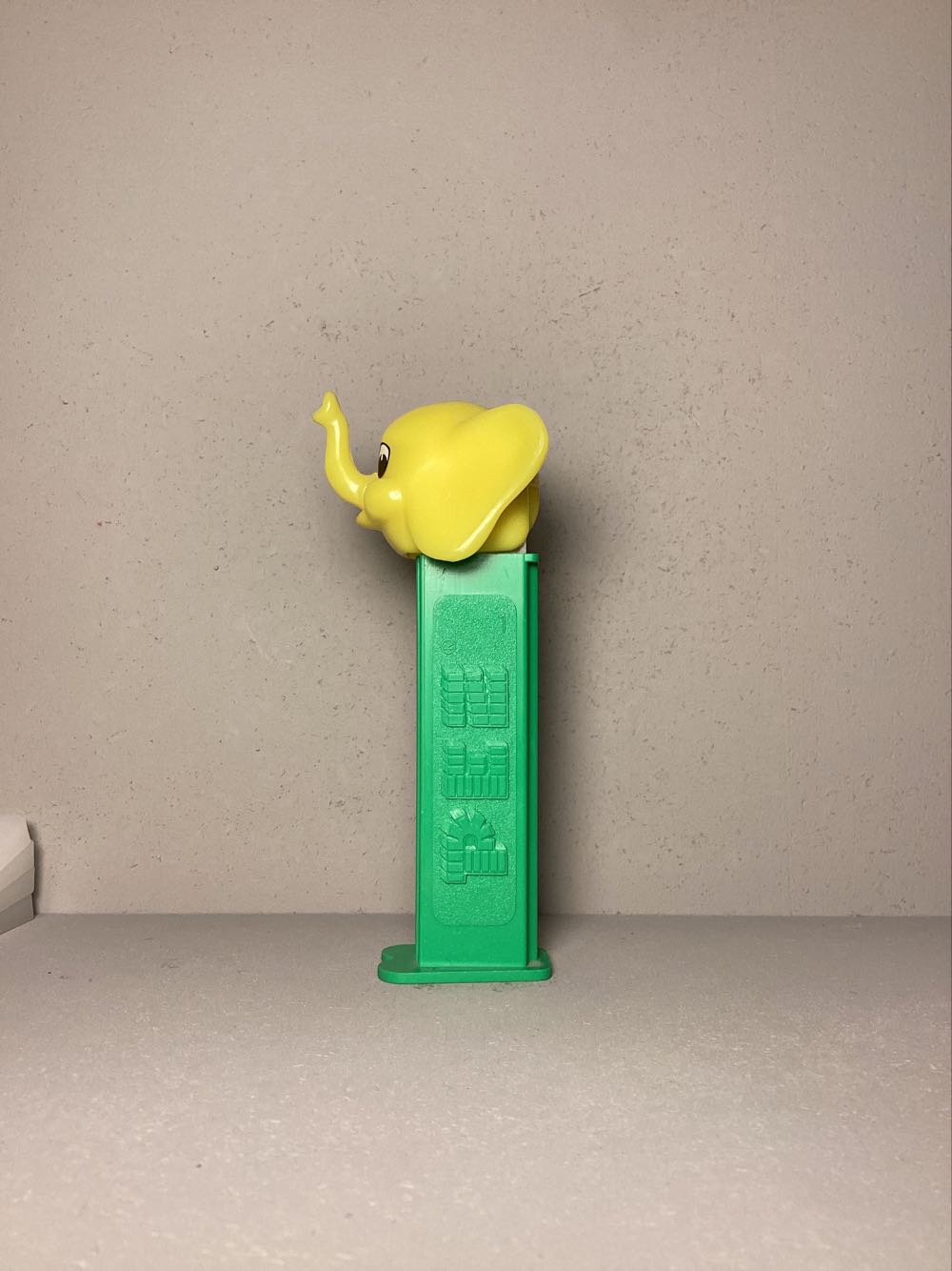 Kooky Zoo Elephant Remake - Kooky Zoo pez collectible - Main Image 4
