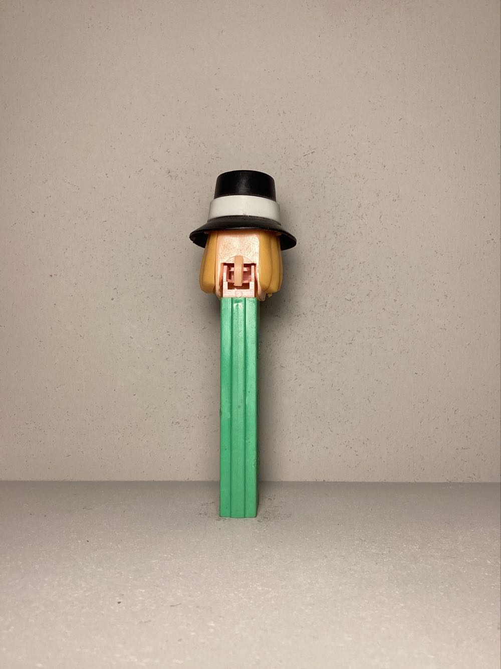Bicentennial - Pilgrim - Humans pez collectible - Main Image 3