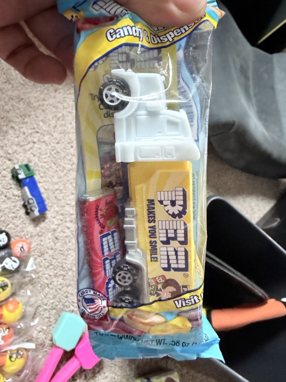 Truck Yellow Stem  pez collectible [Barcode 073621004221] - Main Image 2