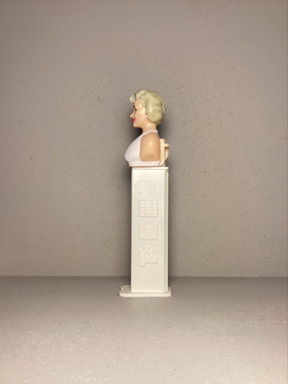 Humans- Marilyn Monroe - Humans pez collectible - Main Image 4