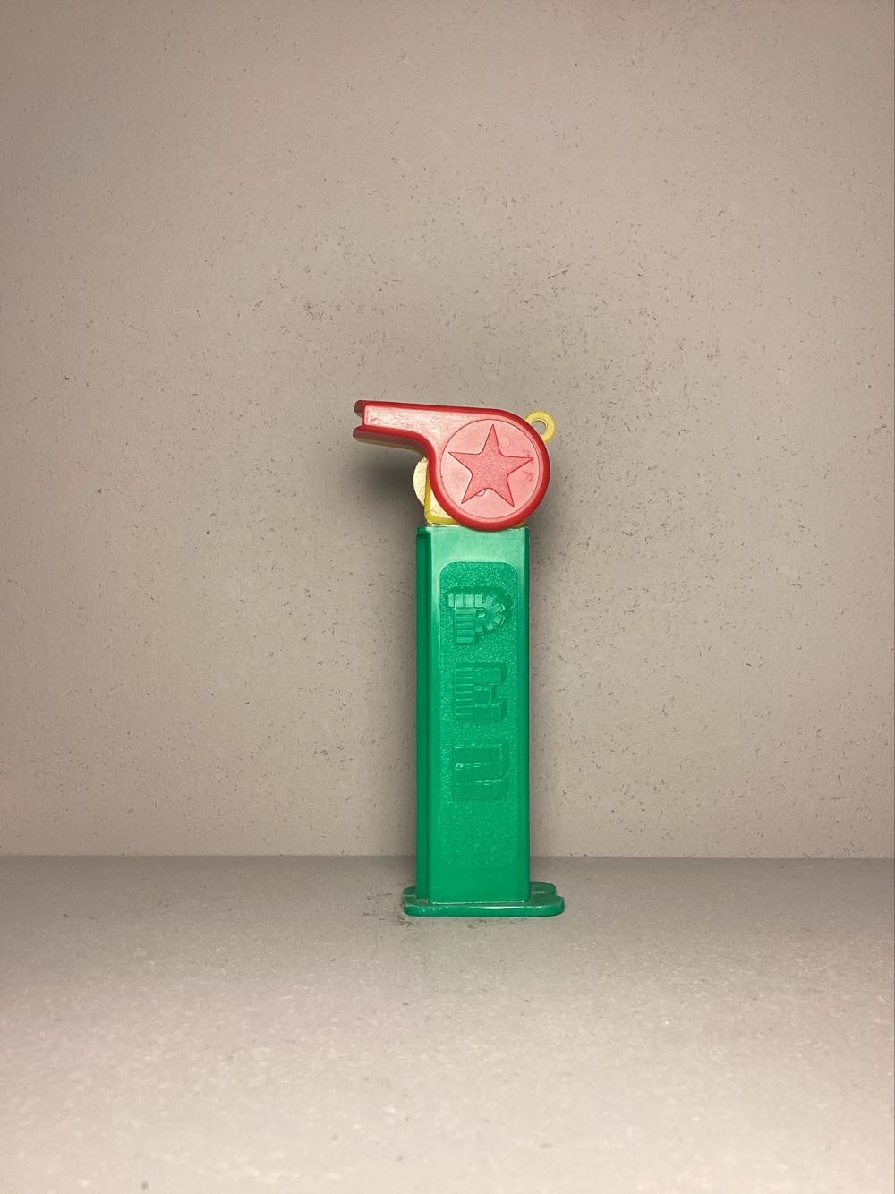 Coach Whistle A Yellow/red - Whistles pez collectible - Main Image 2