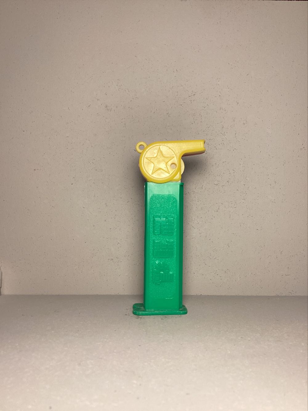 Coach Whistle A Yellow/red - Whistles pez collectible - Main Image 4