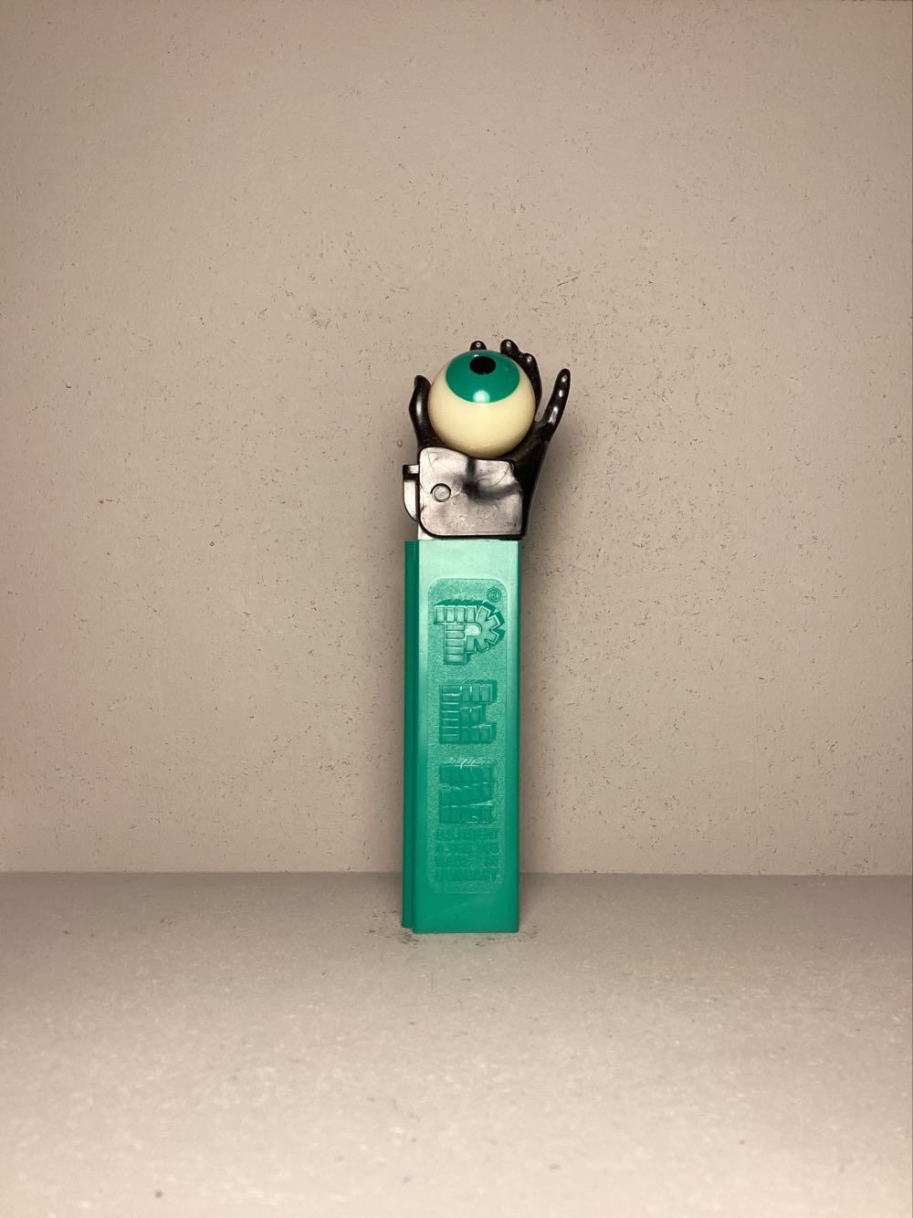 Psychedelic Eye (Hand) B - Psychedelic pez collectible - Main Image 2