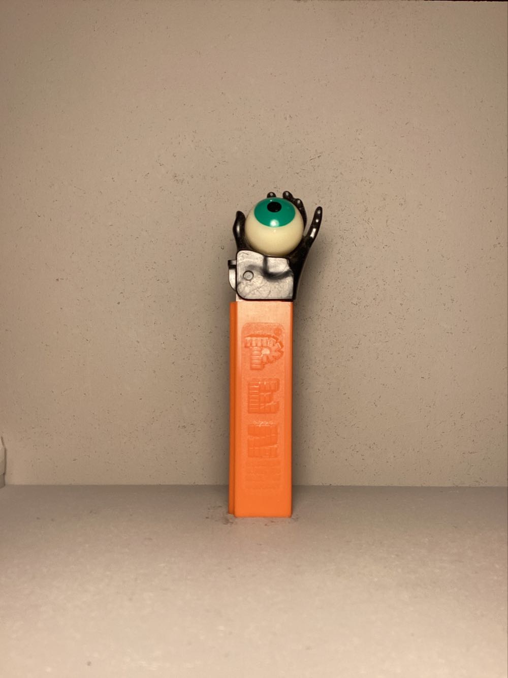 Psychedelic Eye (Hand) B - Psychedelic pez collectible - Main Image 2