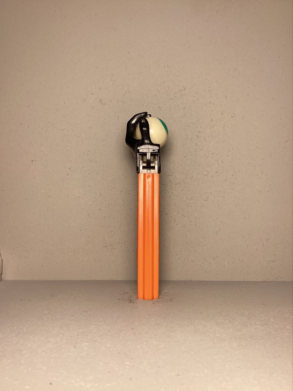 Psychedelic Eye (Hand) B - Psychedelic pez collectible - Main Image 3