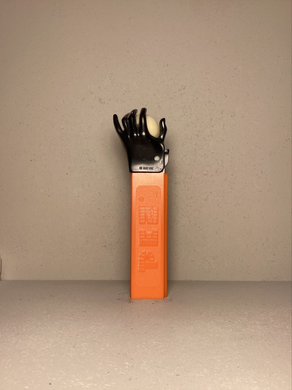 Psychedelic Eye (Hand) B - Psychedelic pez collectible - Main Image 4