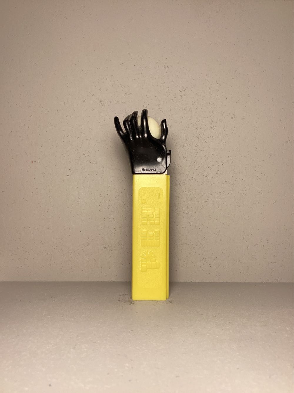 Psychedelic Eye (Hand) B - Psychedelic pez collectible - Main Image 4