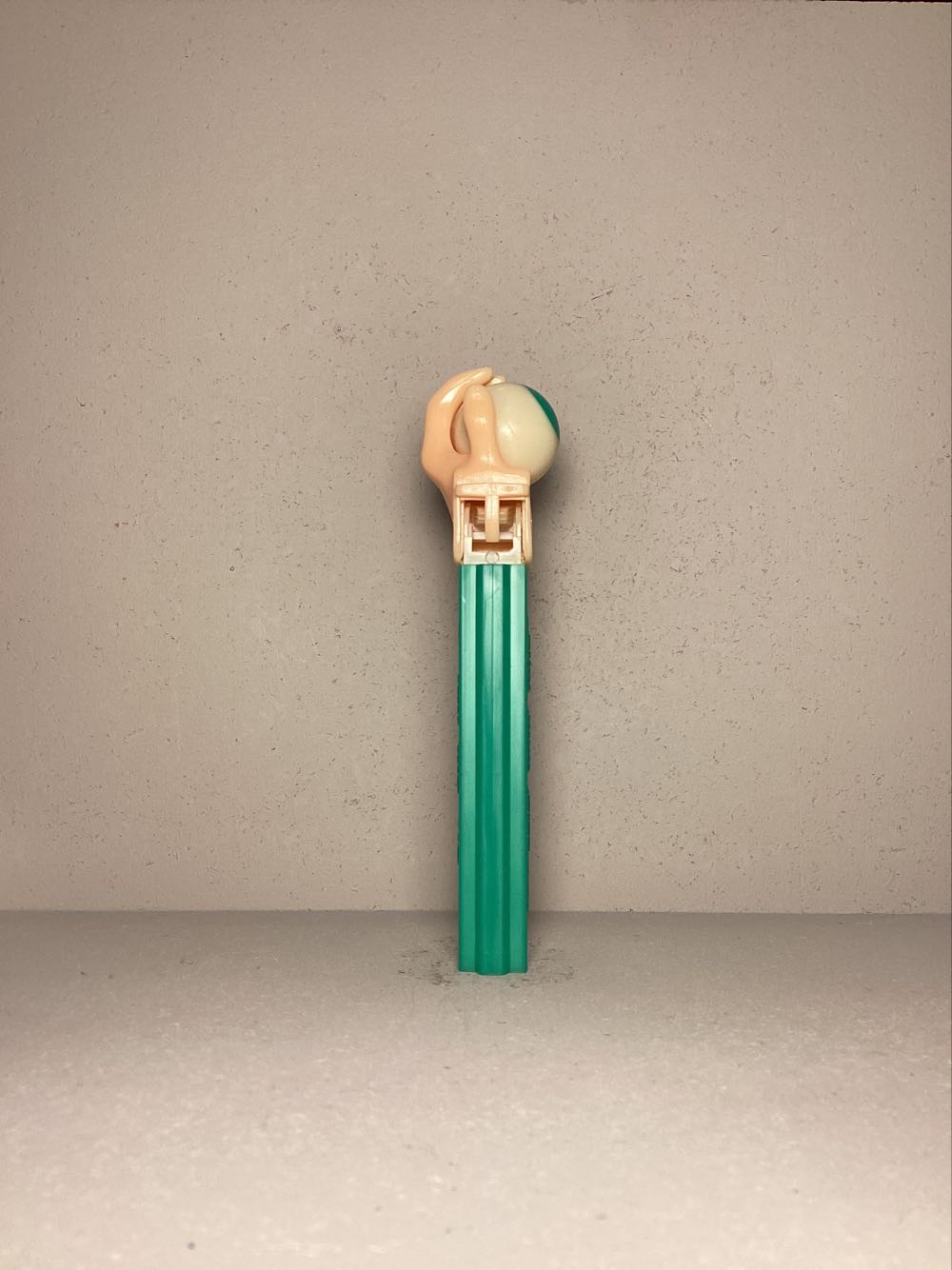 Psychedelic Eye (Hand) B - Psychedelic pez collectible - Main Image 3