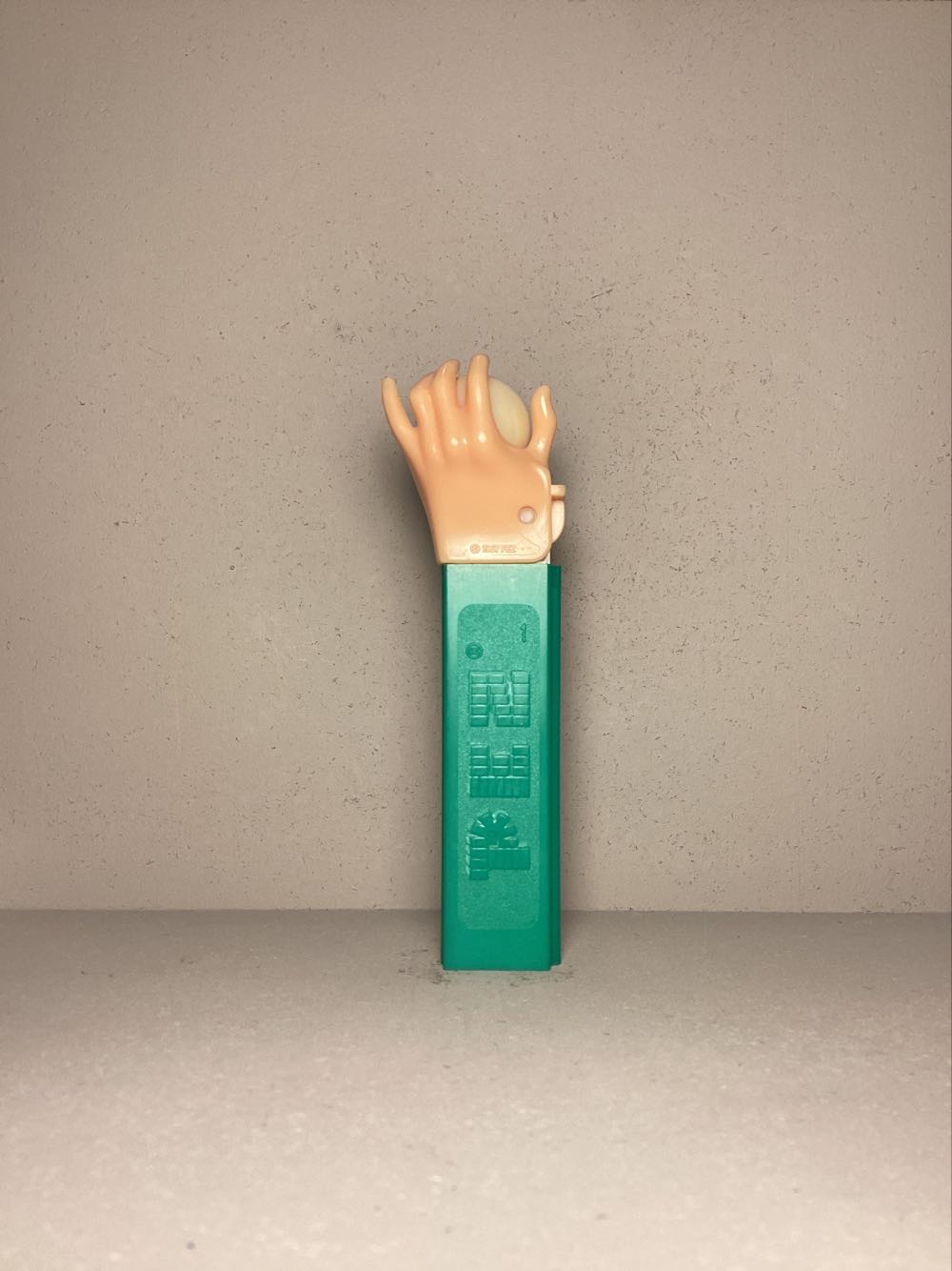 Psychedelic Eye (Hand) B - Psychedelic pez collectible - Main Image 4