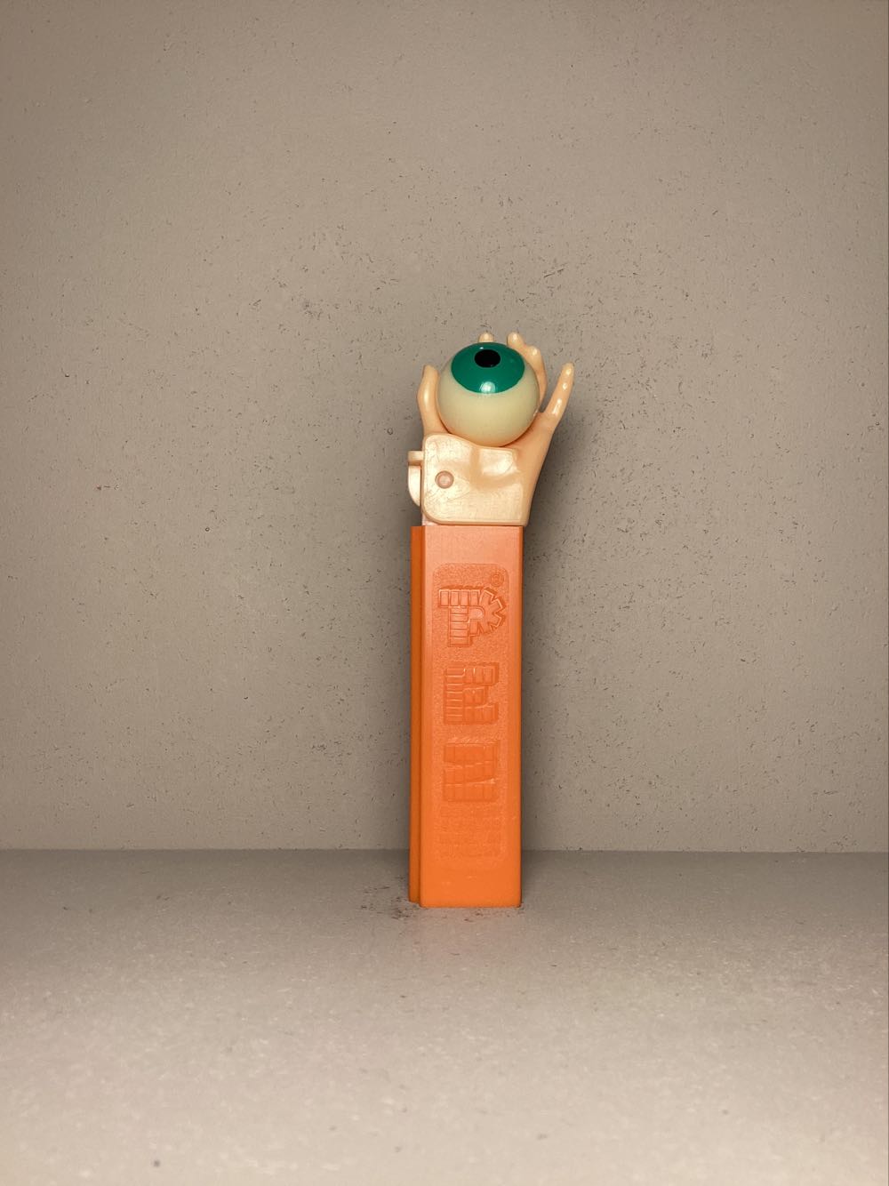 Psychedelic Eye (Hand) B - Psychedelic pez collectible - Main Image 2