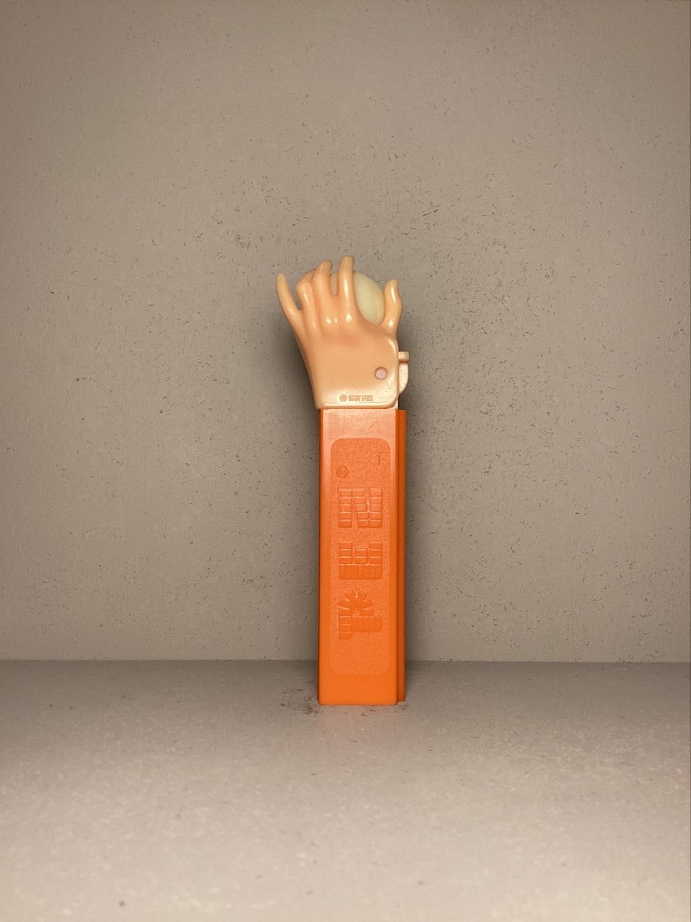 Psychedelic Eye (Hand) B - Psychedelic pez collectible - Main Image 4