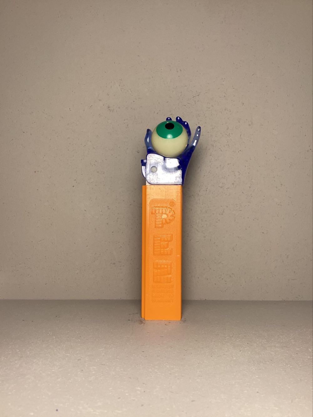 Psychedelic Eye (Hand) B - Psychedelic pez collectible - Main Image 2