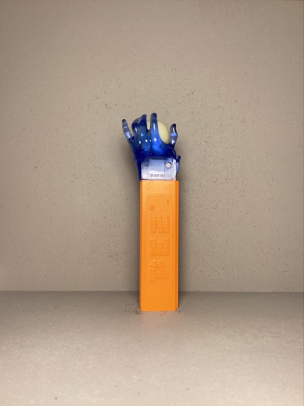 Psychedelic Eye (Hand) B - Psychedelic pez collectible - Main Image 4