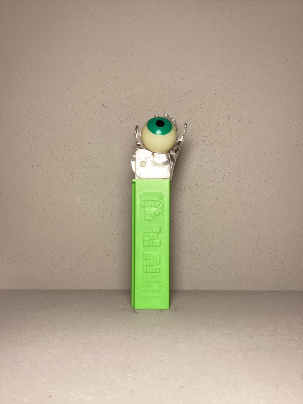 Psychedelic Eye (Hand) B - Psychedelic pez collectible - Main Image 2
