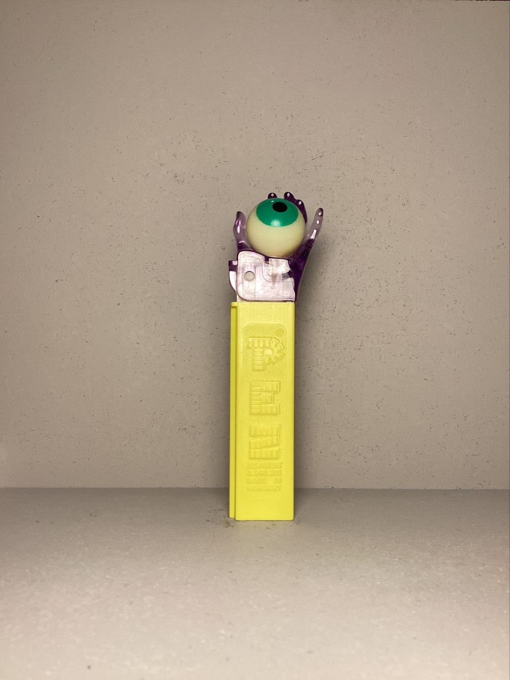 Psychedelic Eye (Hand) B - Psychedelic pez collectible - Main Image 2